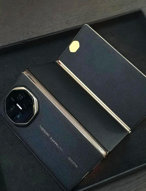 华为三折叠屏手机_三铰链折叠屏手机体验_手机下什么软件炒股软件哪个好用