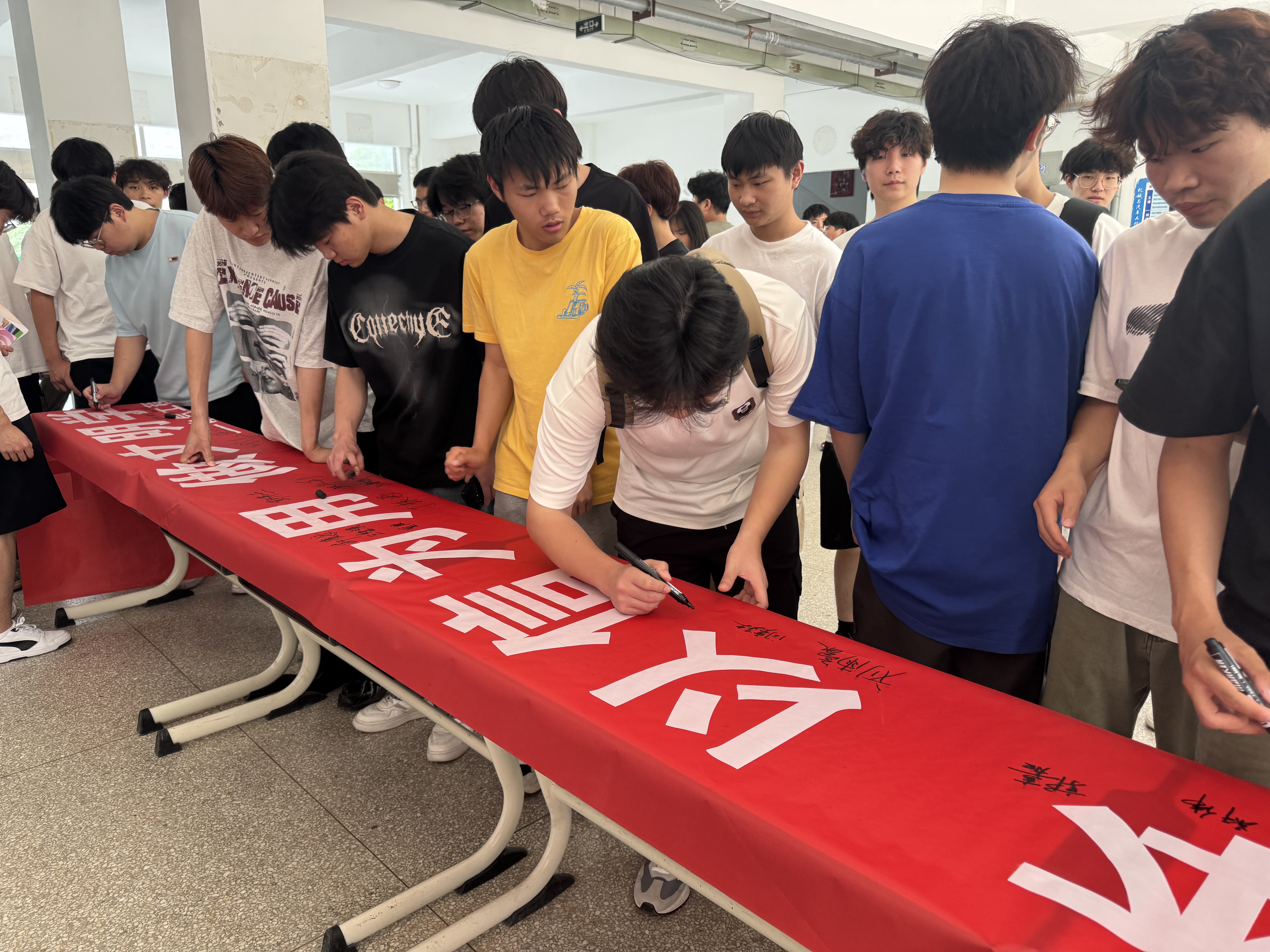 大学生诚信贷款作文_大学生诚信教育_诚信校园活动