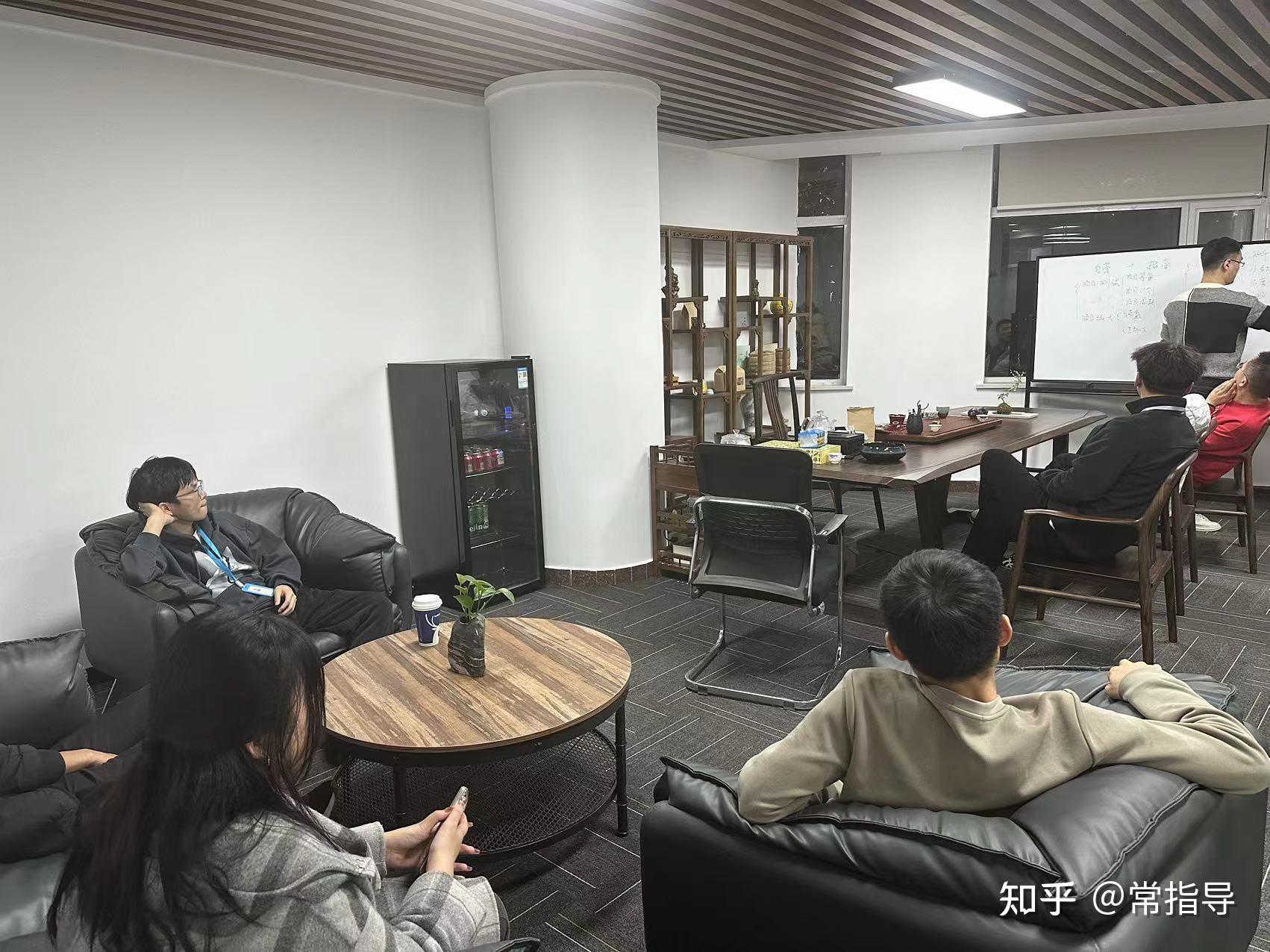 2024普通人如何赚钱_网店做什么赚钱_多多撸店项目