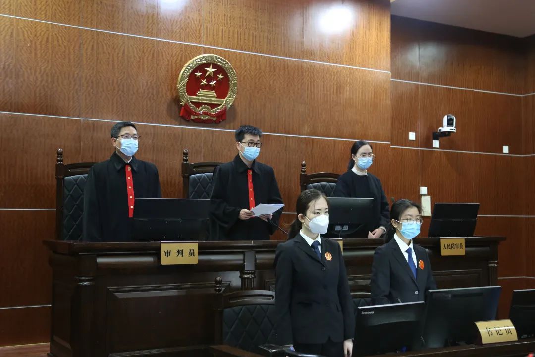 期货居间人非法咨询案_焦炭期货合约非法操作_期货居间人收入过10万