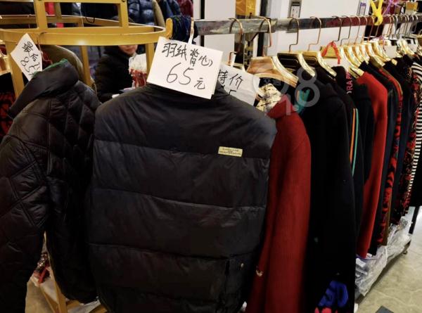 人从众……卖疯了！杭州这些地方大排长龙，有人一口气带走七八件