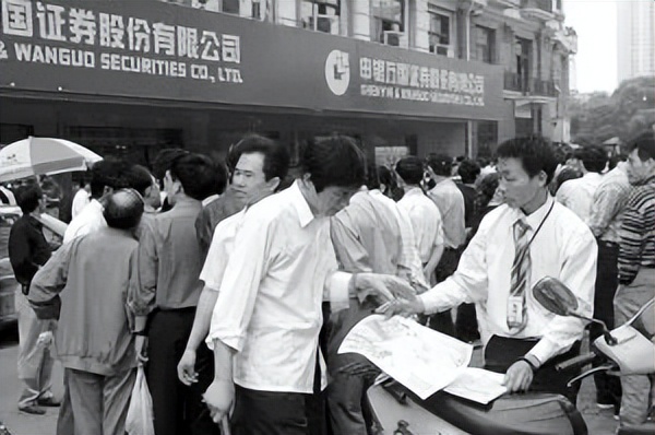 牛市A股投资热潮_炒股装备外设市场分析_炒股的电脑2个显示器